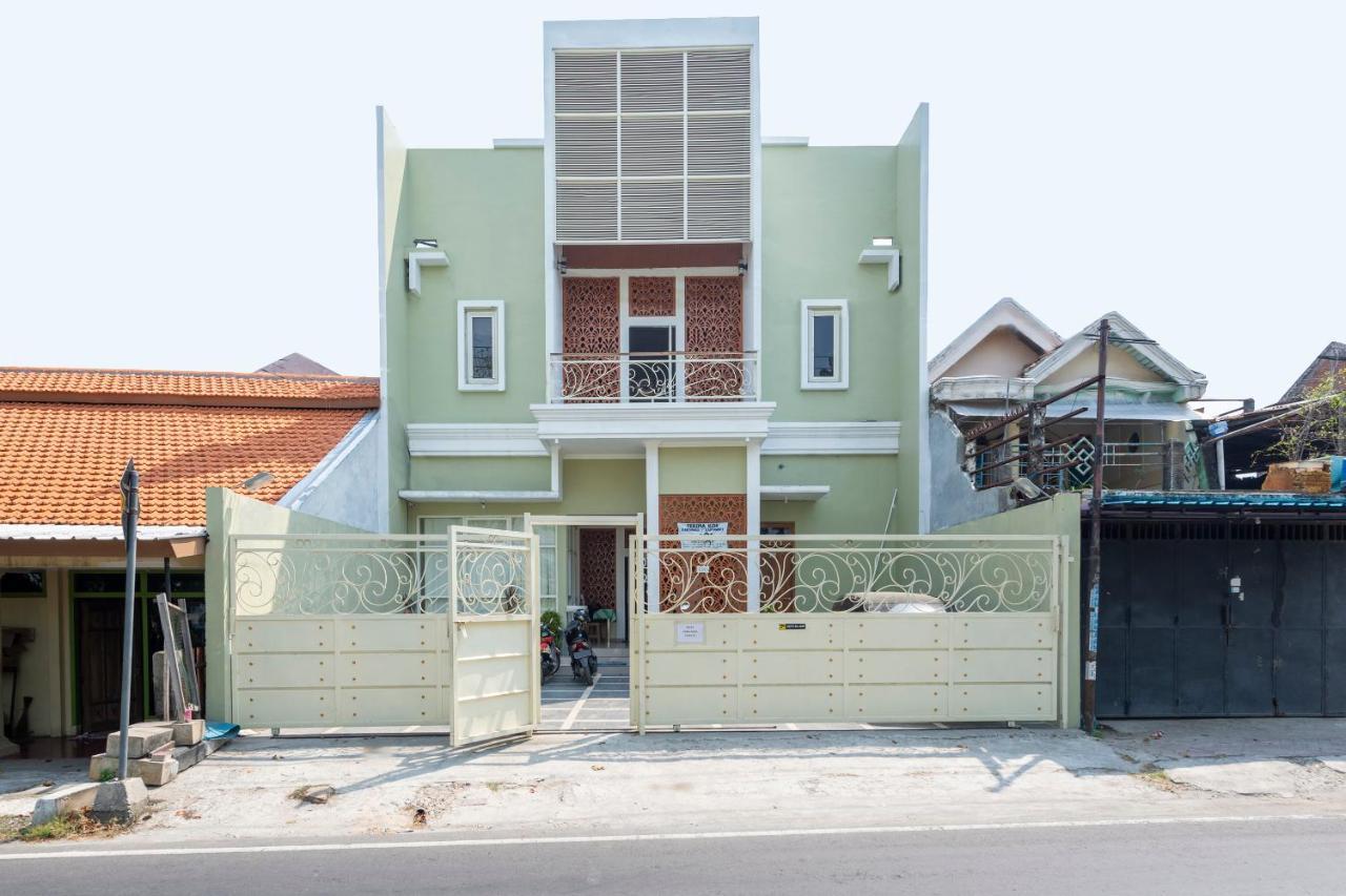 Oyo 3706 Griya Tentrem Syariah Lamongan エクステリア 写真