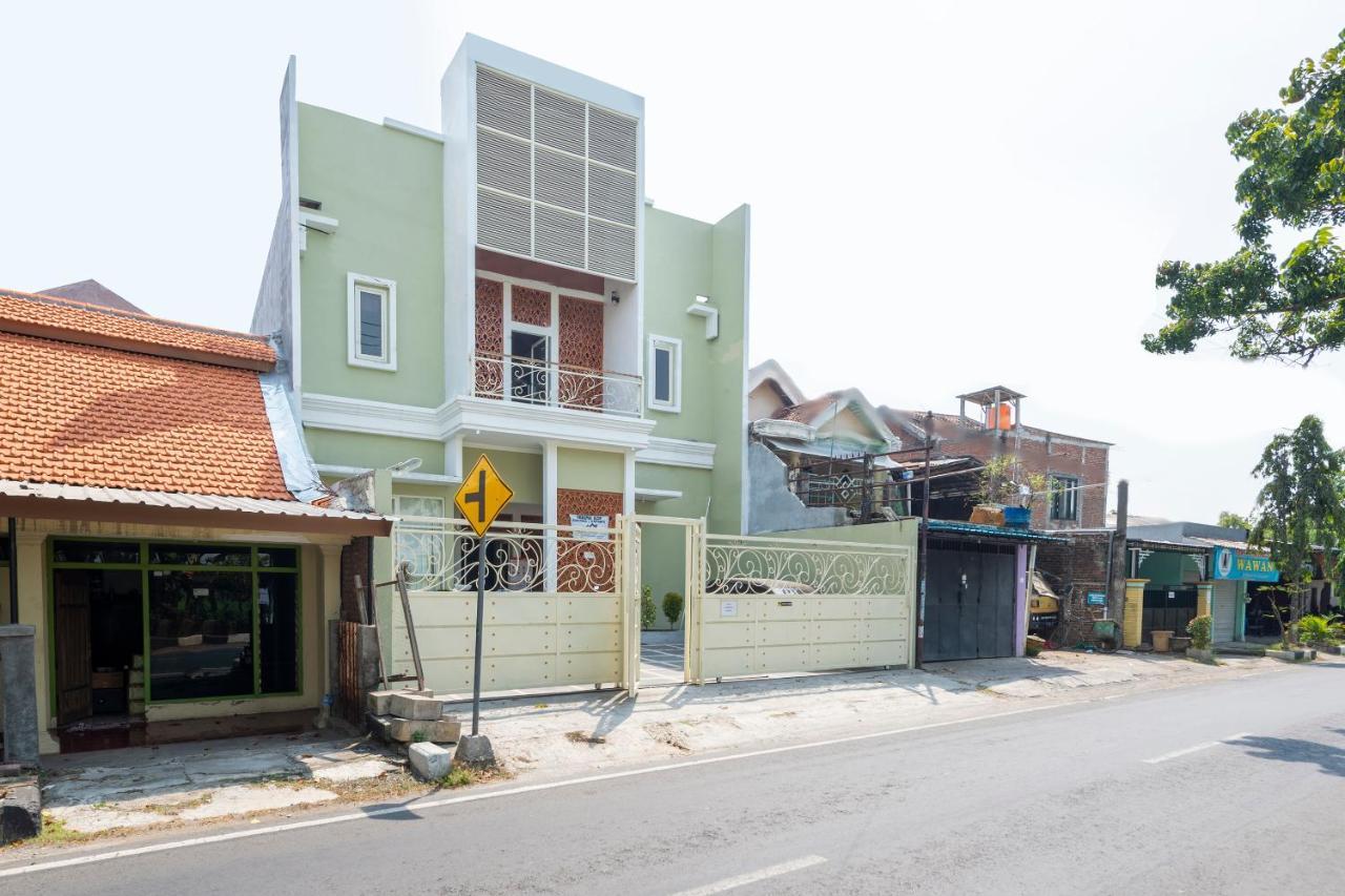 Oyo 3706 Griya Tentrem Syariah Lamongan エクステリア 写真